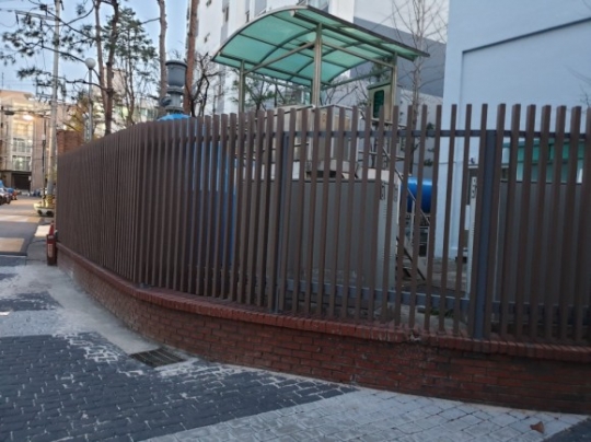 합정동 골목길 재생 환경개선 공사 중 루버시공